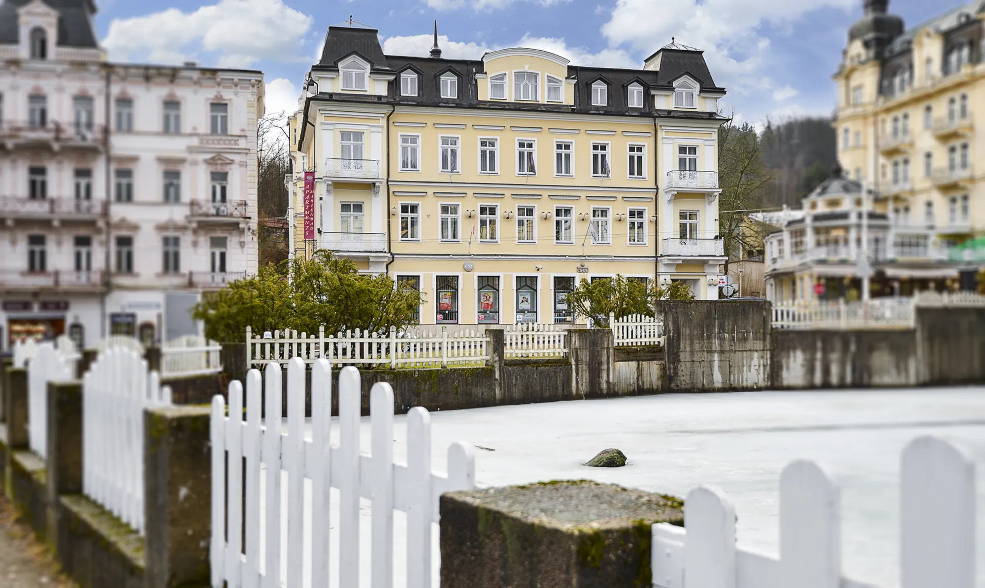 Komfortní dvoulůžkový pokoj s výhledem do ulice v Apartments Central Park Marienbad